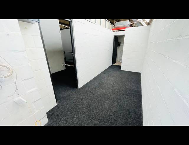 391M² WAREHOUSE TO LET IN PAARDEN EILAND